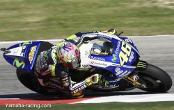 Rossi offre à Yamaha sa première victoire de la saison