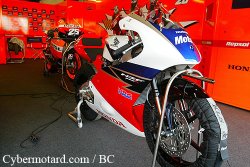 Honda dévoile la NSF 250 R, future Moto3, à Montmelo