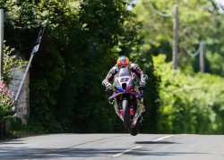 Davey Todd remporte la catégorie superbike sur sa BMW