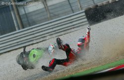Chute de Broc Parkes aux essais supersport de Monza